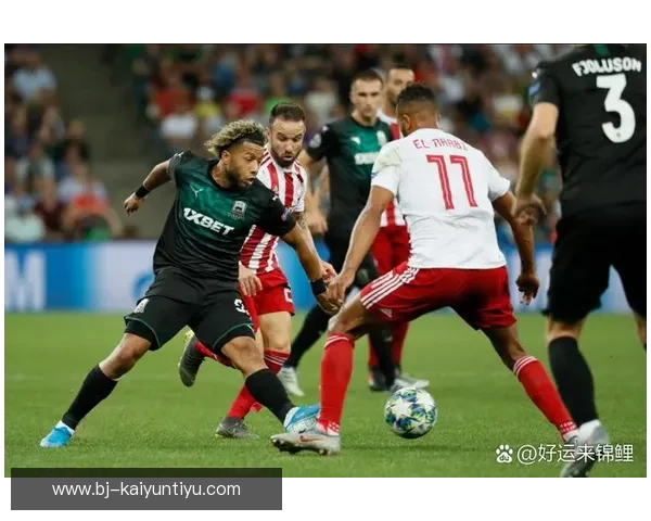 1-1 僵局打破!蓝队再入一球燃爆赛场